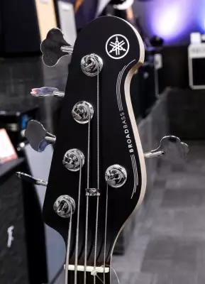 Yamaha - BB Series 5-String Electric Bass Guitar - Vintage White 2